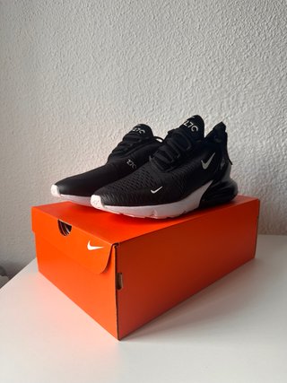 Nike Air Max 270 Negras y Blancas Talla 42