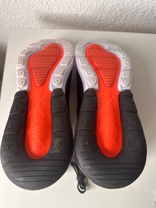 Nike Air Max 270 Negras y Blancas Talla 42