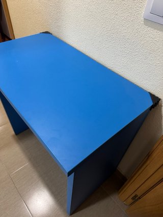 Scrivania blu per bambini