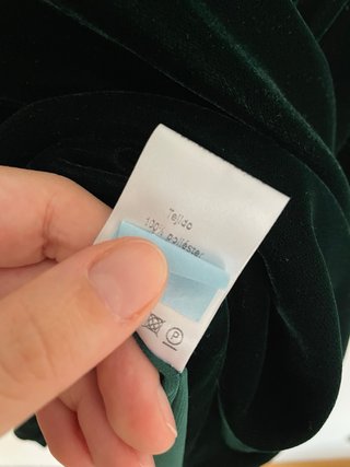Traje de terciopelo de color verde botella