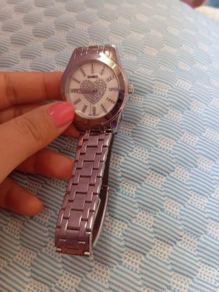 Reloj Casio Plateado con Esfera de Corazón