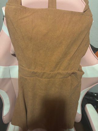 Peto de falda de pana marrón