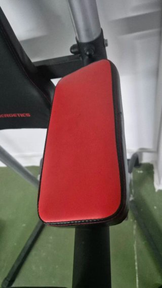 Máquina de dominadas negra y roja