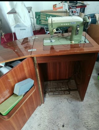 Máquina de coser antigua SIGMA