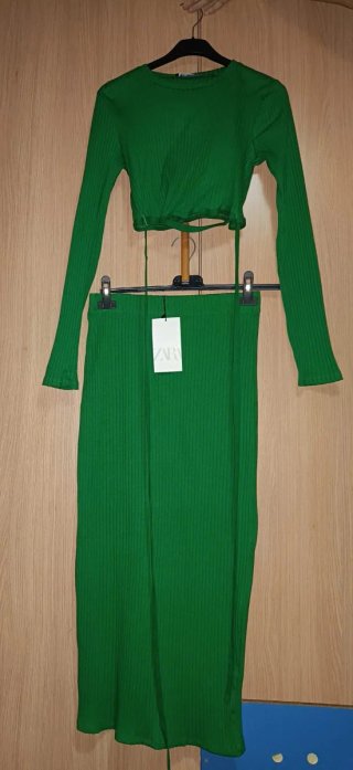 Conjunto canalé Zara verde Talla M