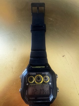 Reloj Casio AE-1300WH Módulo 3426 Negro y dorado