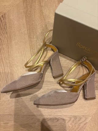 Tacones flor de asoka