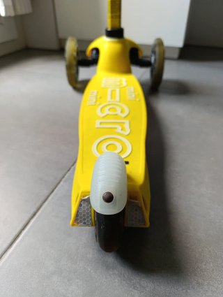 Patinete infantil Mini Micro amarillo LED