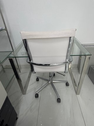 Título: Mesa escritorio de cristal El Corte Inglés