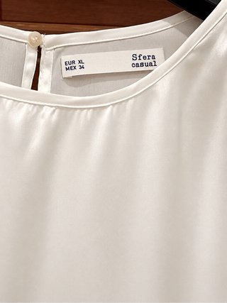 Blusa de raso blanca manga larga
