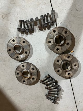 Set de 4 Separadores 5x112 con Tornillería