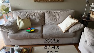 Sofá de tela beige