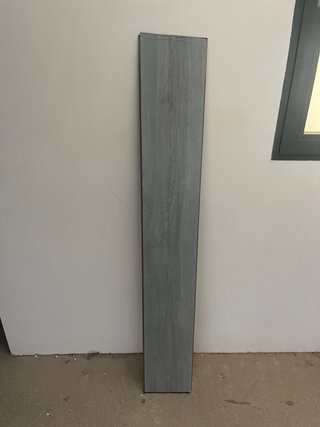 Tarima flotante gris madera