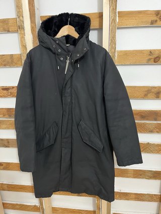 Parka Negra con Capucha