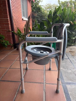 Silla de ducha y WC nueva