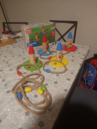 Juego de mesa de anillas de madera