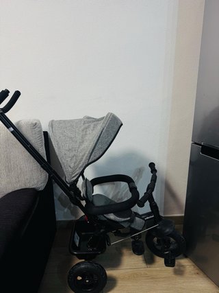 Triciclo infantil con asa de empuje