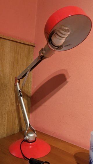 Lámpara flexo articulada metal roja y plateada