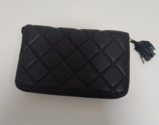 Cartera de mano acolchada negra