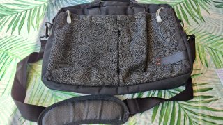 Maletín ordenador acolchado estampado.