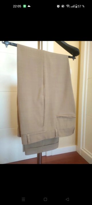Traje color caramelo