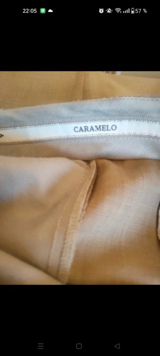 Traje color caramelo