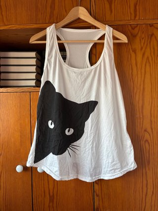 Camiseta de tirantes blanca con gato