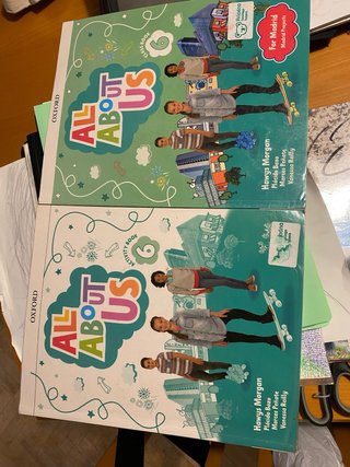 Libro escolar All about us. Ingles. Sexto primaria
