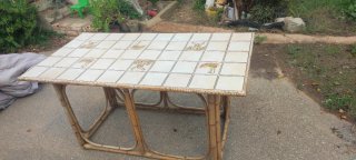 Mesa bambú y mosaico