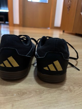 Zapatillas Adidas Fútbol Sala Negras y Doradas