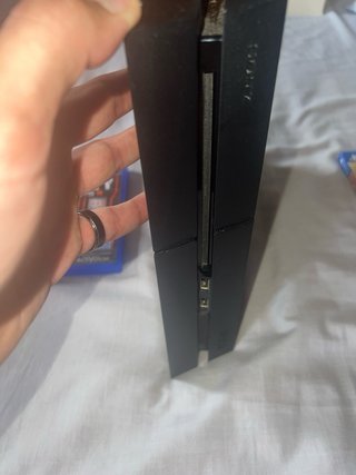 PS4 (PlayStation 4) con 2 giochi