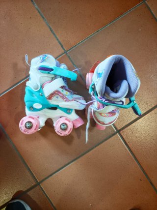 Pattini a rotelle nuovi