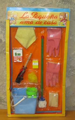 VECCHIO BLISTER LA PICCOLA CASALINGA. ANNI '70.