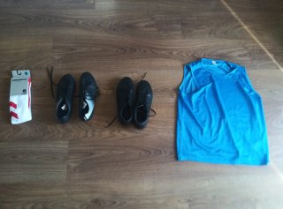 Set de Fútbol: Botas, Peto y Medias Hummel