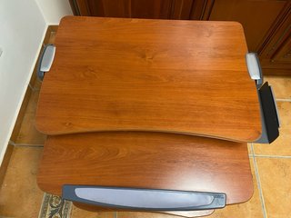 Mesa de ordenador con niveles
