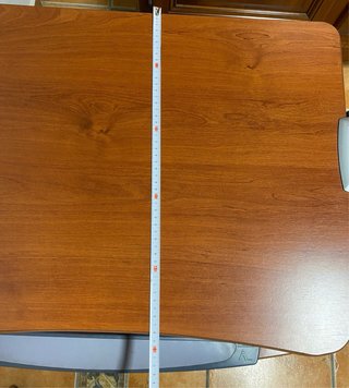 Mesa de ordenador con niveles