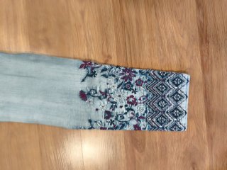 Pantalón vaquero mujer estampado