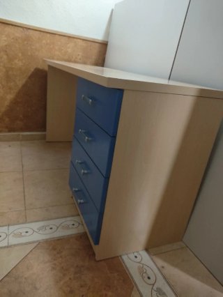 Escritorio de Madera con 4 Cajones