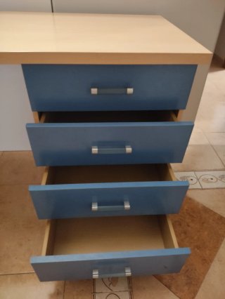 Escritorio de Madera con 4 Cajones