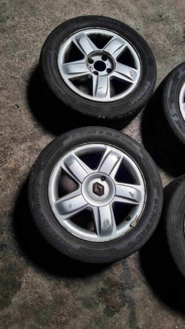 4 Llantas con Neumáticos Renault