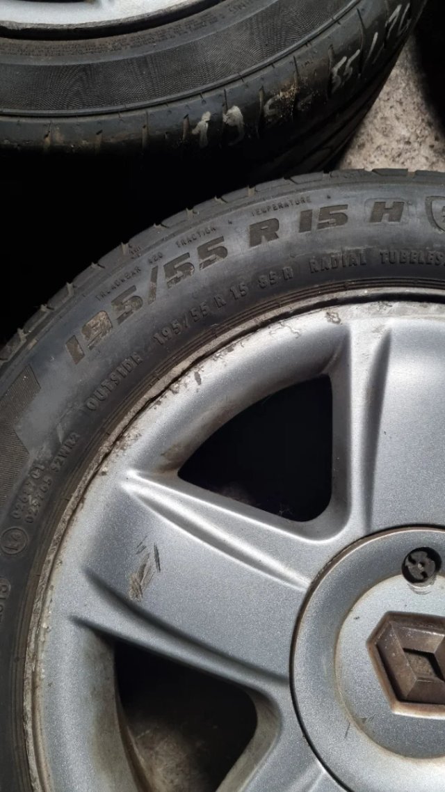 4 Llantas con Neumáticos Renault