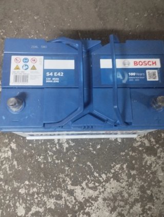 Batería Bosch S4 E42 12V 85Ah 800A