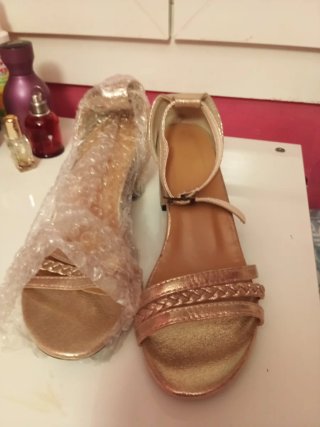 Zapatos de fiesta dorados
