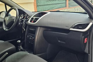 Peugeot 207 2011