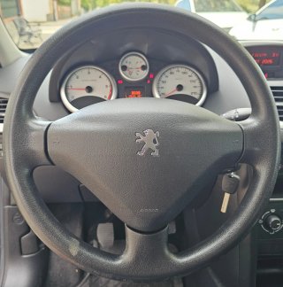 Peugeot 207 2011