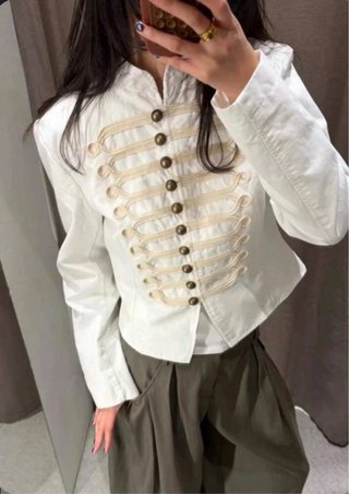 Chaqueta Entallada con Alamares