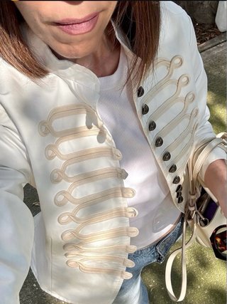 Chaqueta Entallada con Alamares