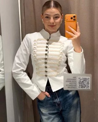 Chaqueta Entallada con Alamares