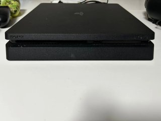 PS4 Slim Sony Negra + 3 Mandos + Auriculares