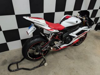 Yamaha R6r Roja y Blanca